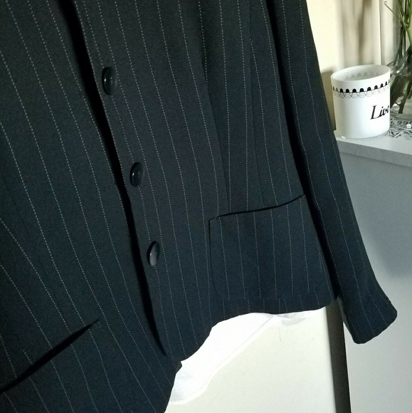 👠Sleek Striped  Blazer👠 - Picture 2 of 5
